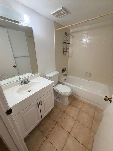 588 Trace Cir 202, Deerfield Beach, FL 33441