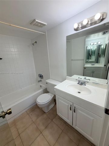 588 Trace Cir 202, Deerfield Beach, FL 33441