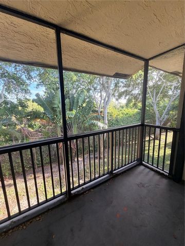 588 Trace Cir 202, Deerfield Beach, FL 33441