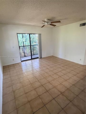 588 Trace Cir 202, Deerfield Beach, FL 33441