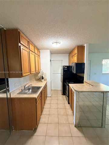 588 Trace Cir 202, Deerfield Beach, FL 33441
