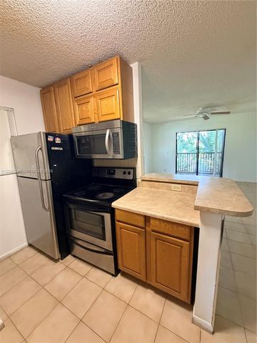 588 Trace Cir 202, Deerfield Beach, FL 33441