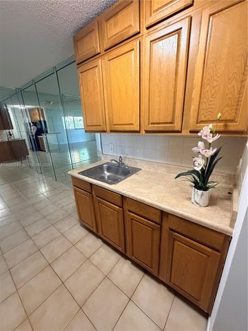 588 Trace Cir 202, Deerfield Beach, FL 33441