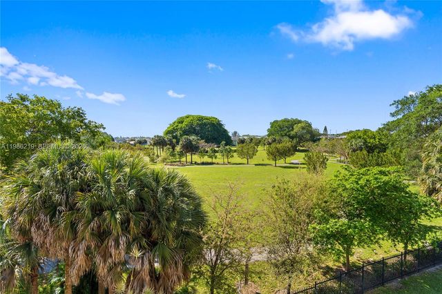 4800 Hillcrest Ln 408, Hollywood, FL 33021