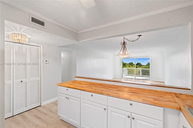 4800 Hillcrest Ln 408, Hollywood, FL 33021