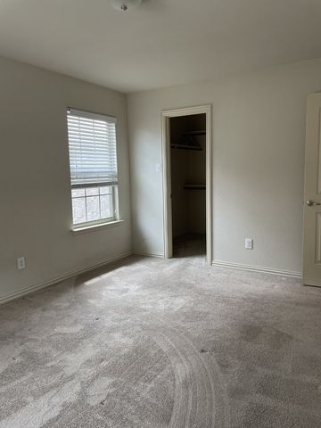 3049 Peyton Brook Drive, Fort Worth, TX 76137