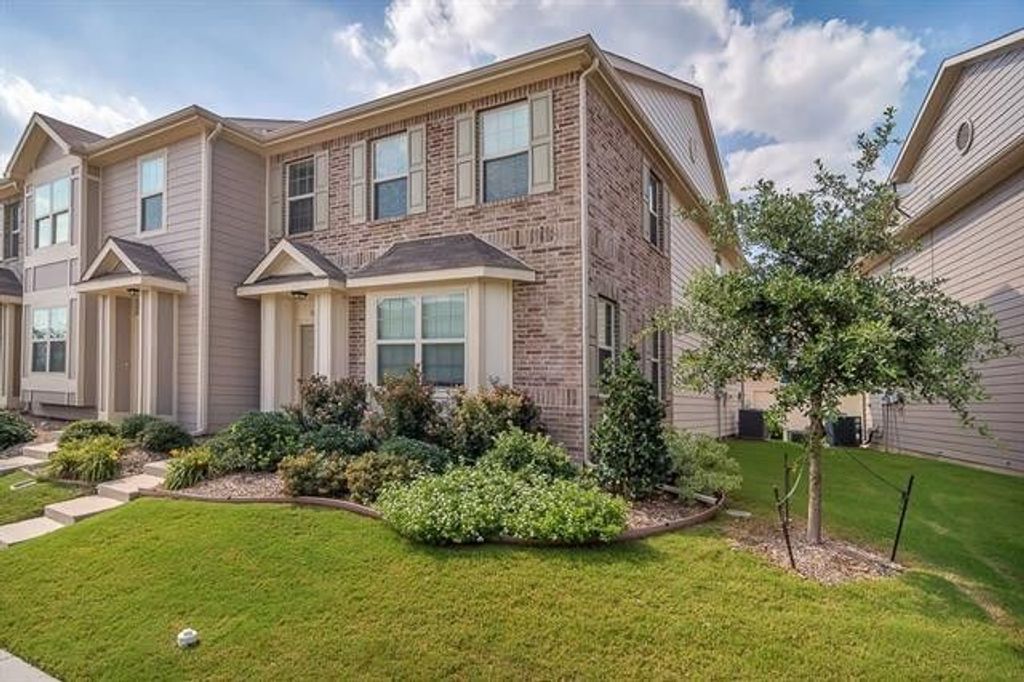 3049 Peyton Brook Drive, Fort Worth, TX 76137