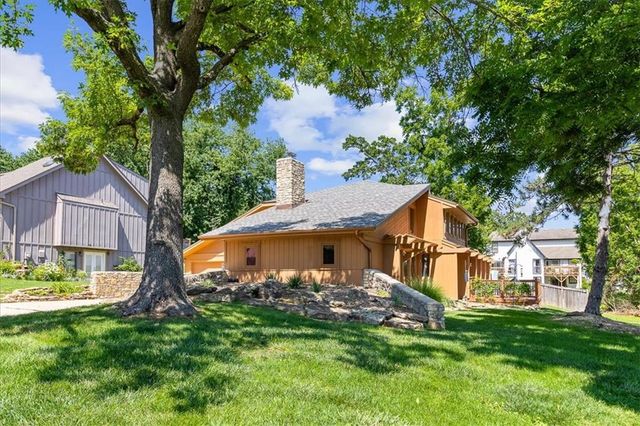 5717 Hauser Street, Shawnee, KS 66216