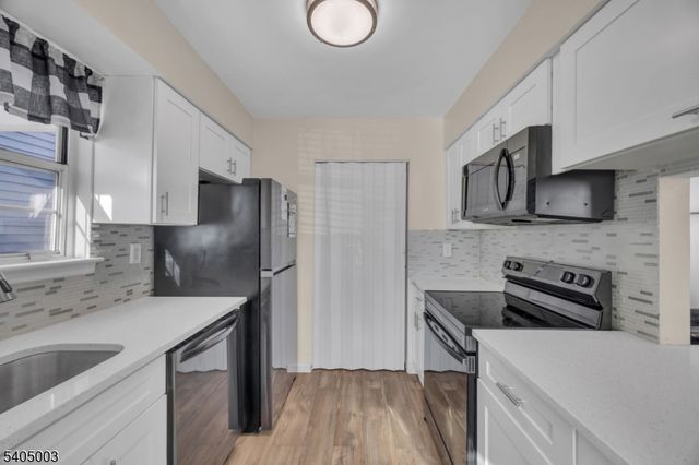 82 Almond Dr, Franklin Twp., NJ 08873