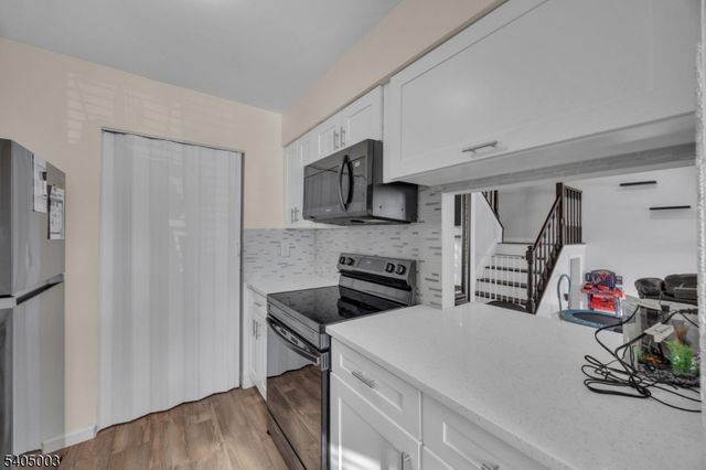 82 Almond Dr, Franklin Twp., NJ 08873