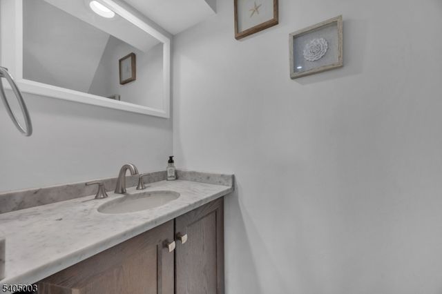 82 Almond Dr, Franklin Twp., NJ 08873