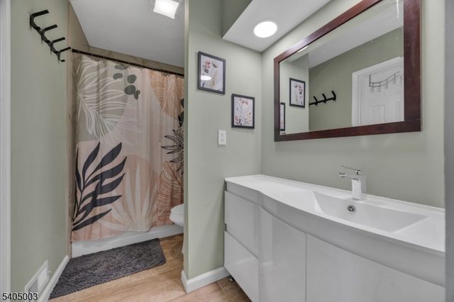 82 Almond Dr, Franklin Twp., NJ 08873