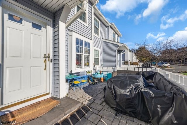 82 Almond Dr, Franklin Twp., NJ 08873