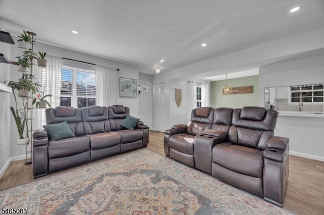 82 Almond Dr, Franklin Twp., NJ 08873