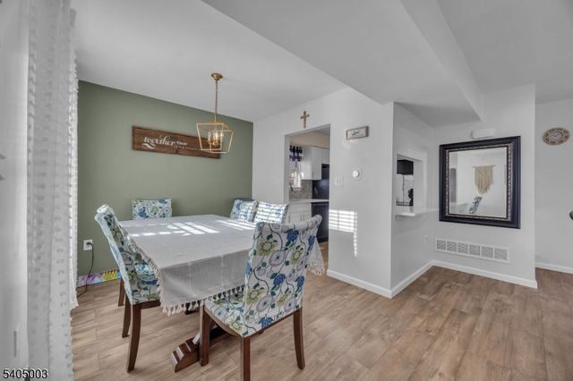 82 Almond Dr, Franklin Twp., NJ 08873