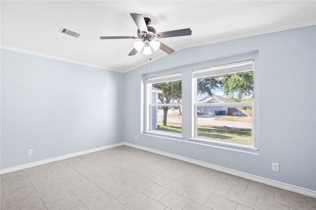 1510 Oak Harbor Dr, Corpus Christi, TX 78418