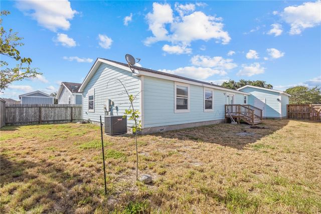 1510 Oak Harbor Dr, Corpus Christi, TX 78418