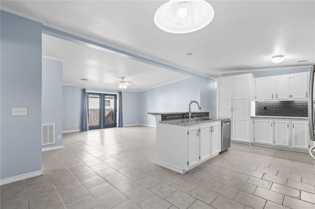 1510 Oak Harbor Dr, Corpus Christi, TX 78418