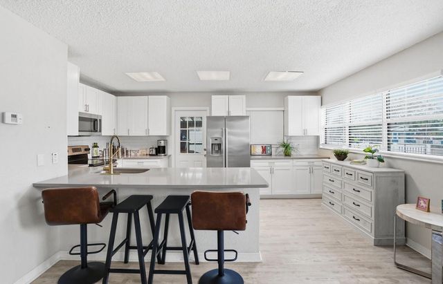 4424 W VARN AVENUE, Tampa, FL 33616