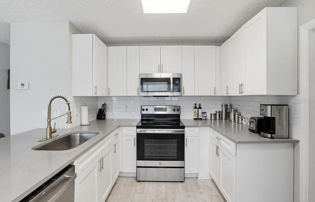 4424 W VARN AVENUE, Tampa, FL 33616