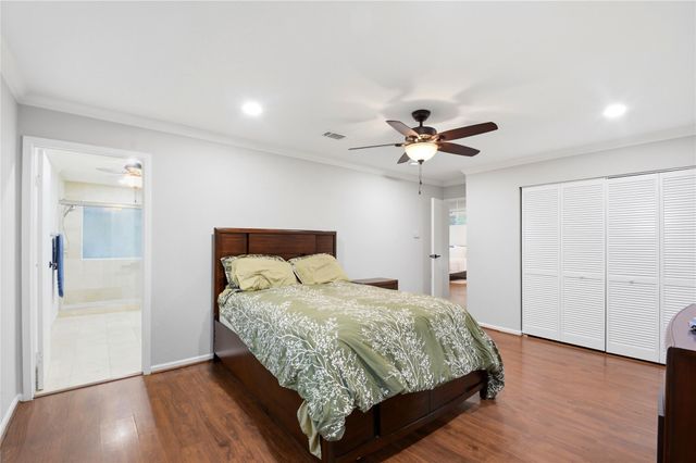 16 Lullwater Place, The Woodlands, TX 77381