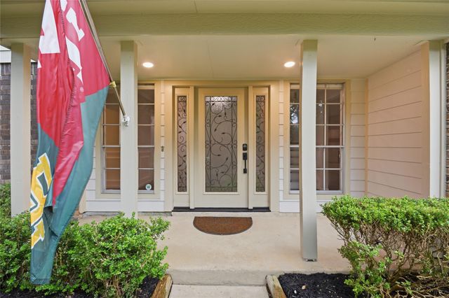 16 Lullwater Place, The Woodlands, TX 77381