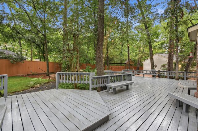 16 Lullwater Place, The Woodlands, TX 77381