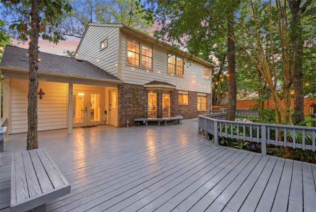 16 Lullwater Place, The Woodlands, TX 77381