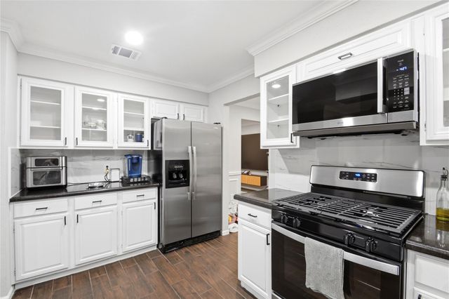 16 Lullwater Place, The Woodlands, TX 77381