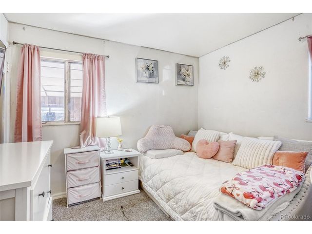 2941 Ivanhoe St, Denver, CO 80207