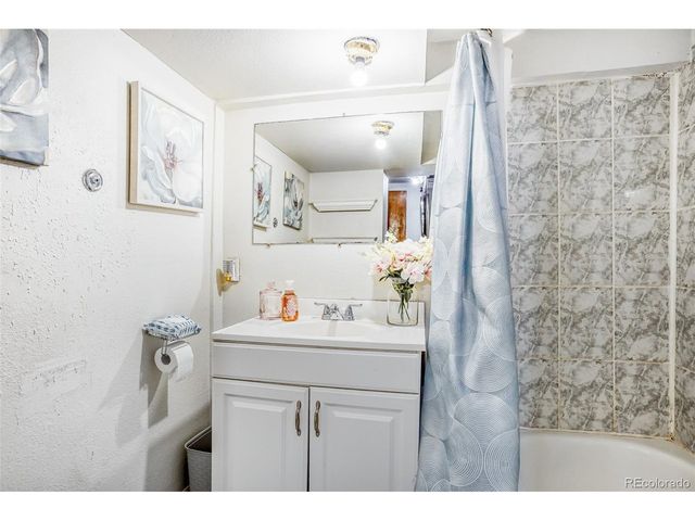 2941 Ivanhoe St, Denver, CO 80207