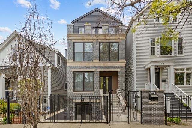 1522 W Wolfram Street, Chicago, IL 60657