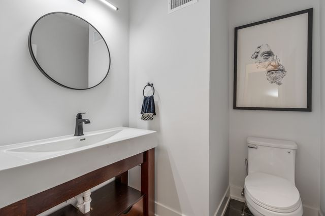 1522 W Wolfram Street, Chicago, IL 60657