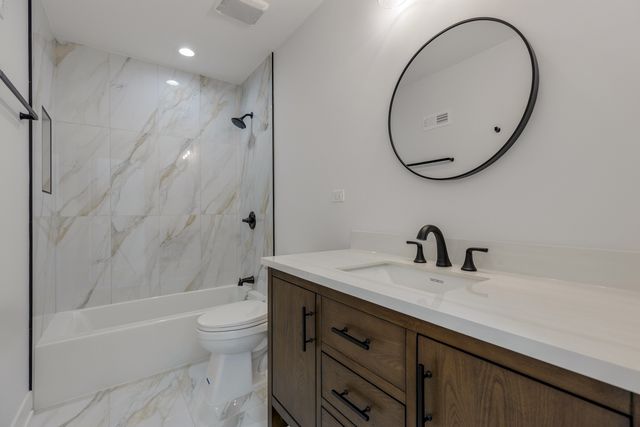 1522 W Wolfram Street, Chicago, IL 60657