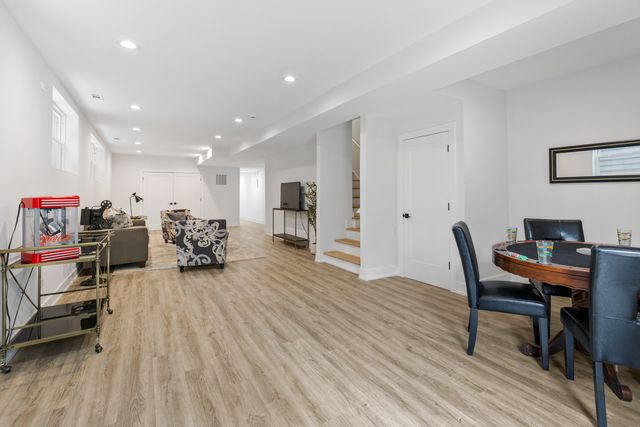 1522 W Wolfram Street, Chicago, IL 60657