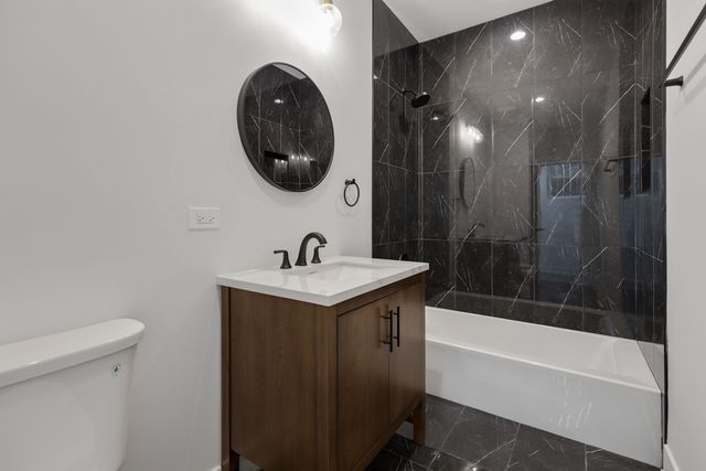 1522 W Wolfram Street, Chicago, IL 60657
