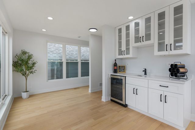1522 W Wolfram Street, Chicago, IL 60657