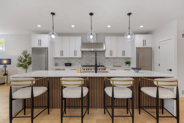 1522 W Wolfram Street, Chicago, IL 60657