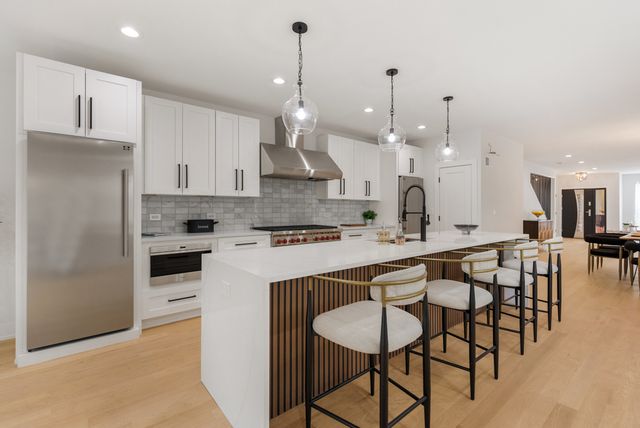 1522 W Wolfram Street, Chicago, IL 60657