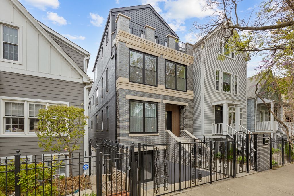 1522 W Wolfram Street, Chicago, IL 60657