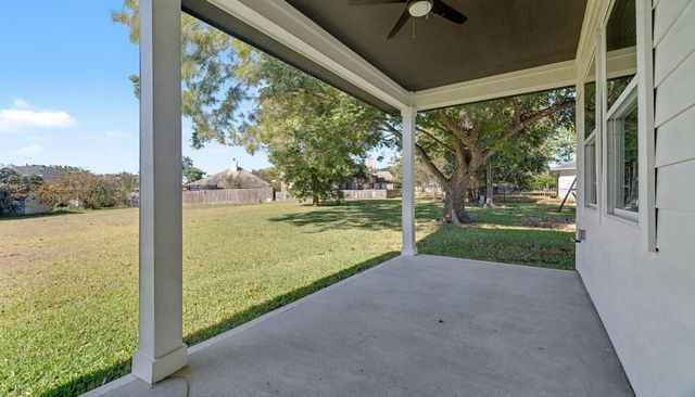 4917 Pleasure Lake Lane, Willis, TX 77318