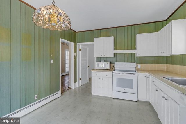 742 MAIN ST, Reedville, VA 22539