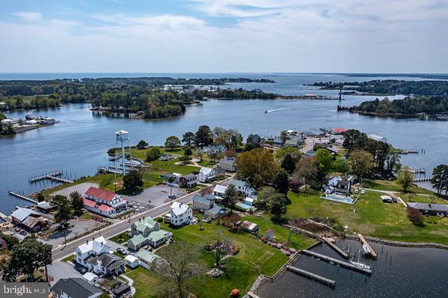 742 MAIN ST, Reedville, VA 22539