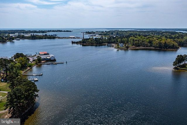 742 MAIN ST, Reedville, VA 22539
