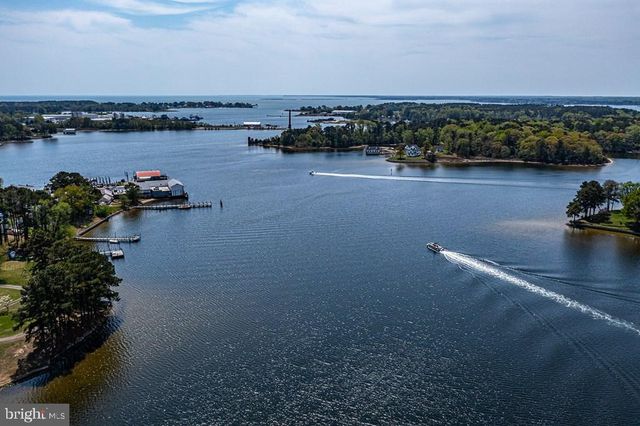 742 MAIN ST, Reedville, VA 22539