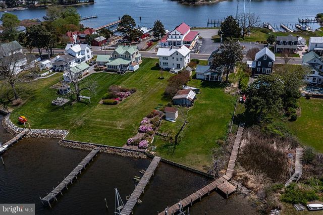 742 MAIN ST, Reedville, VA 22539
