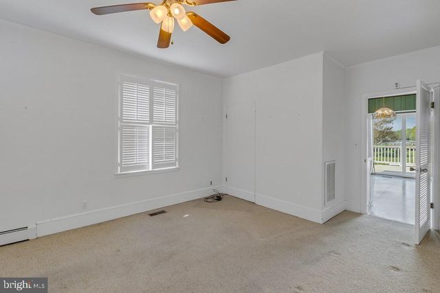 742 MAIN ST, Reedville, VA 22539