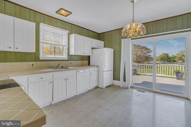 742 MAIN ST, Reedville, VA 22539