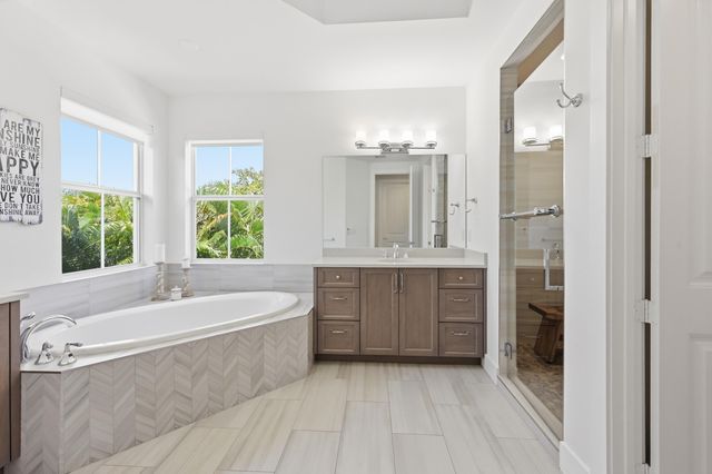 2840 NE 22nd Avenue, Lighthouse Point, FL 33064