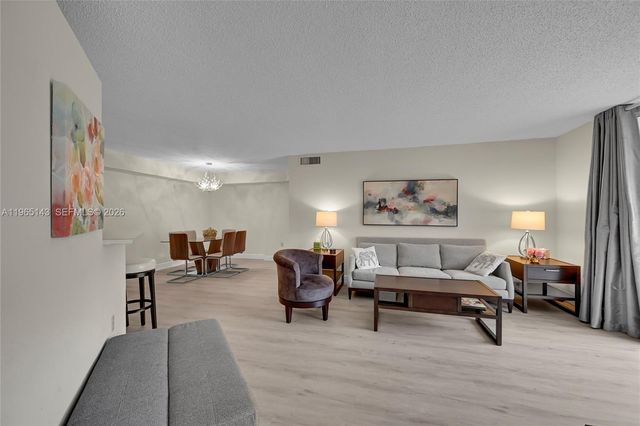 5936 Morningstar Cir 104, Delray Beach, FL 33484